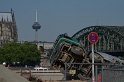 Betonmischer umgestuerzt Koeln Deutz neue Rheinpromenade P037